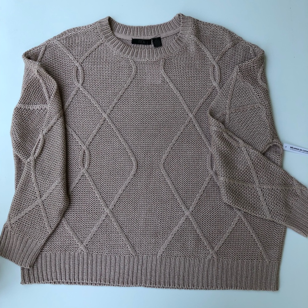 [CLOSEOUT]  💰 Cable knit crewneck sweater